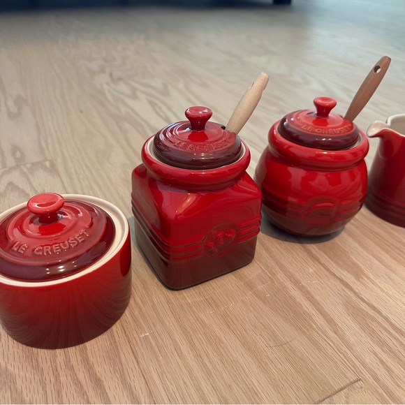 Le Creuset Red Honey Jar with Brush - Picture 5 of 6